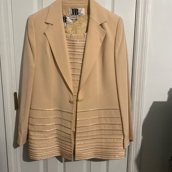 Beige sparkle blazer set - Picture 2 of 9